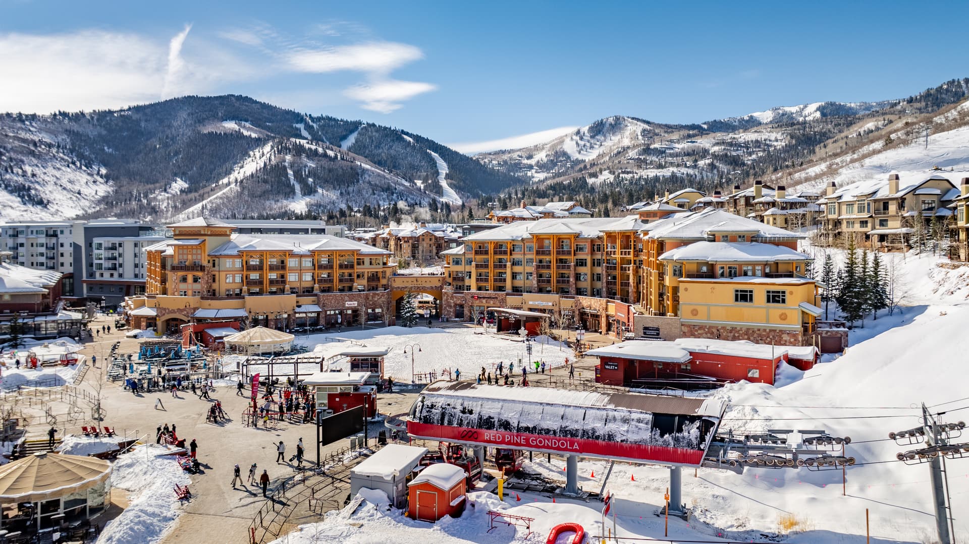 In the most spectacular location with the Red Pine Gondola and resort plaza immediately outside