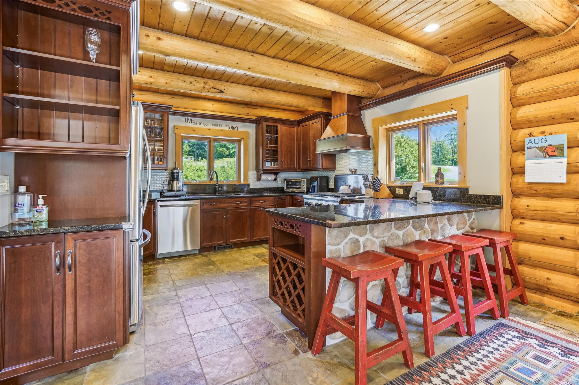 Cook a great meal in this fully kitchen. Extra seating at the breakfast bar.