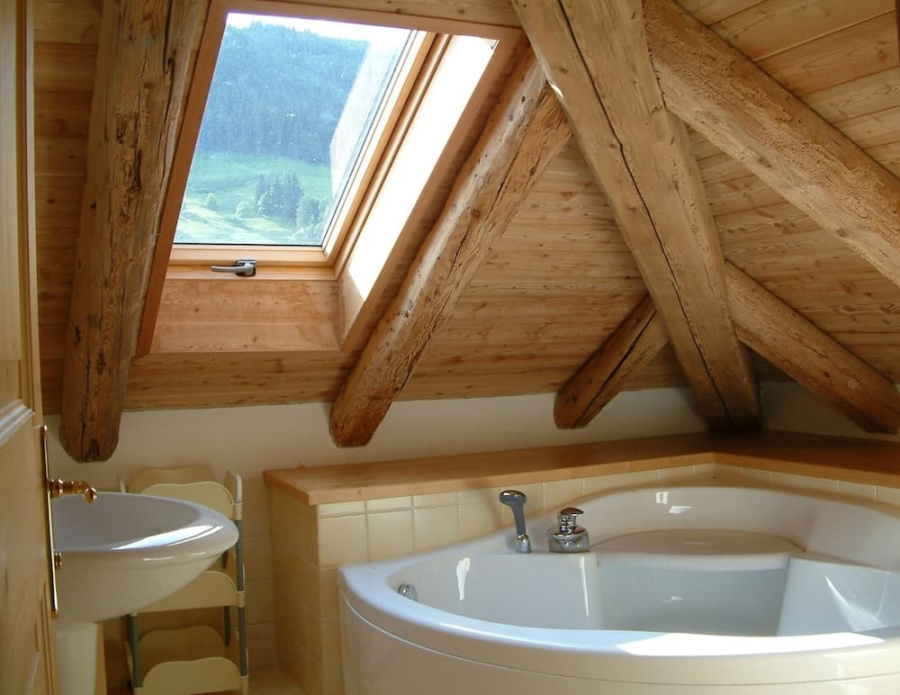 Deep Soaking Bathtub