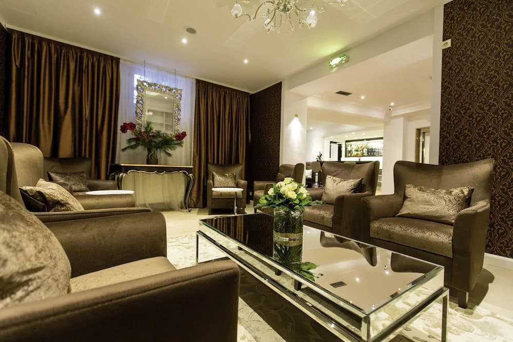 Lobby lounge