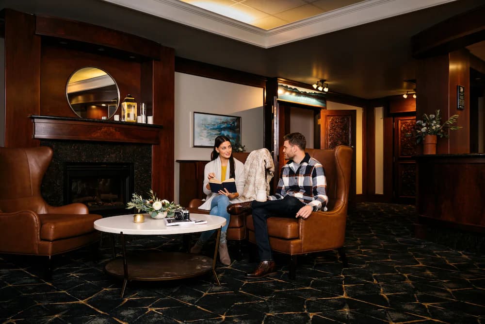 Lobby lounge