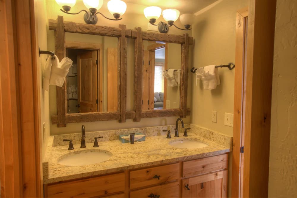 Bathroom sink