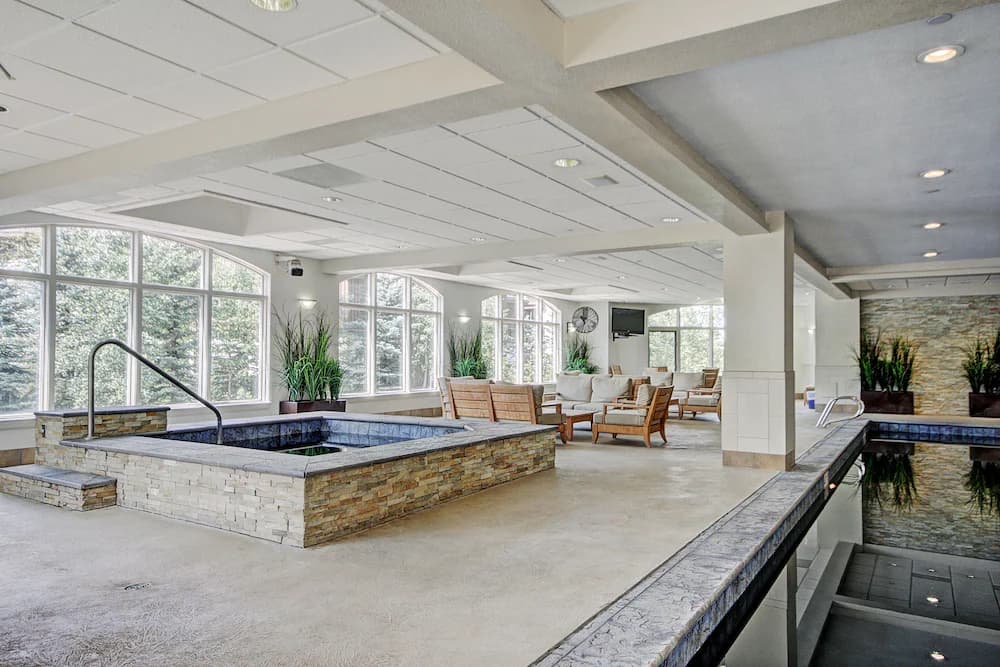 Indoor spa tub