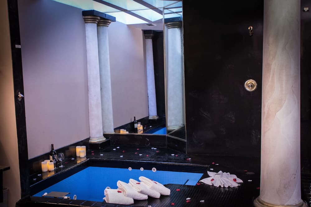 Jetted tub