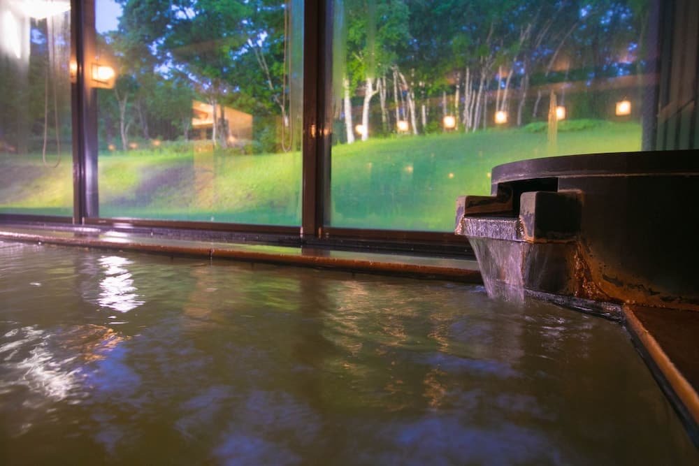 Indoor spa tub