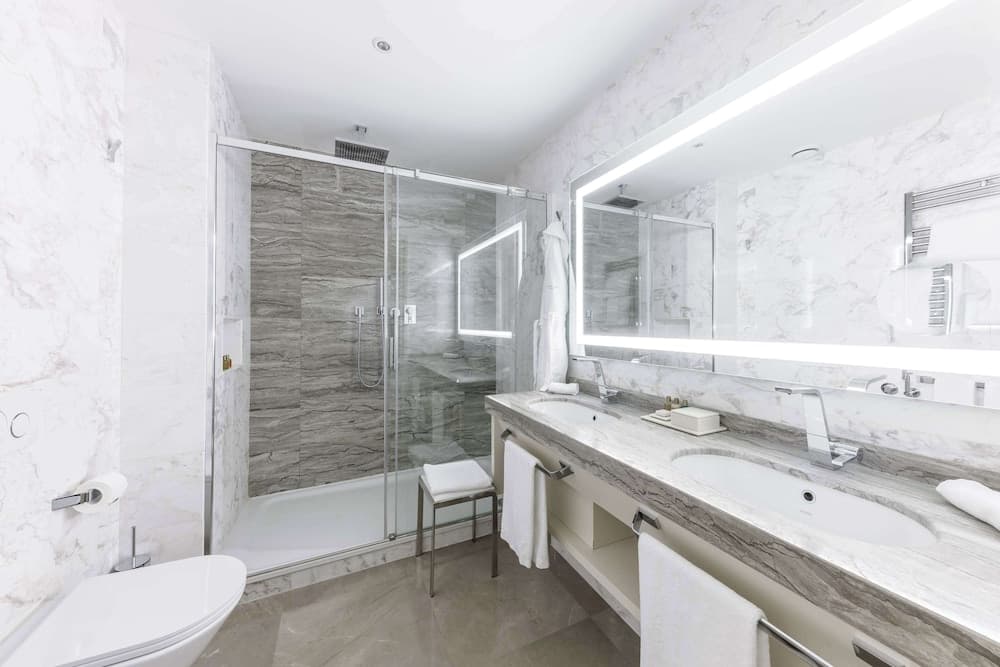 Bathroom shower