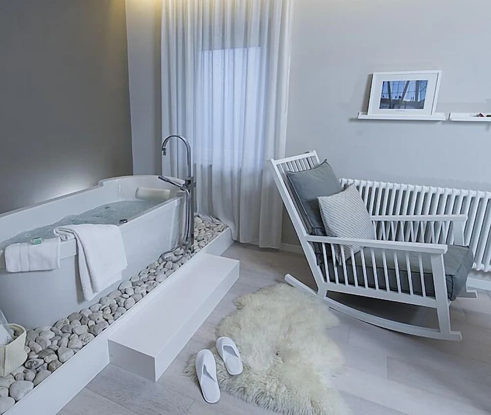 Jetted tub