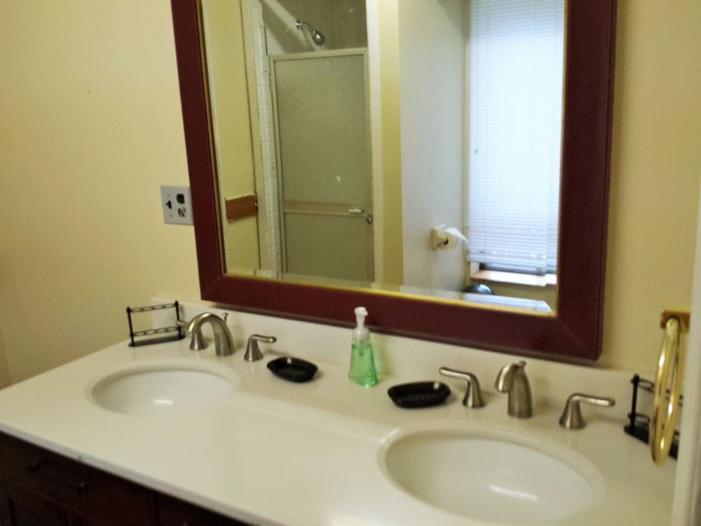 Bathroom sink