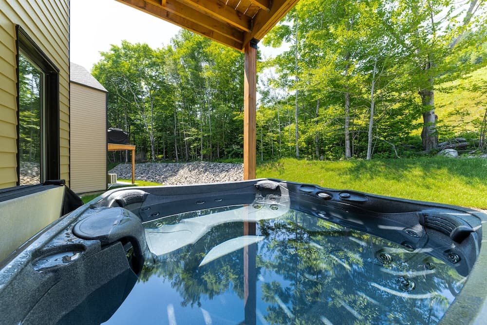 Private spa tub