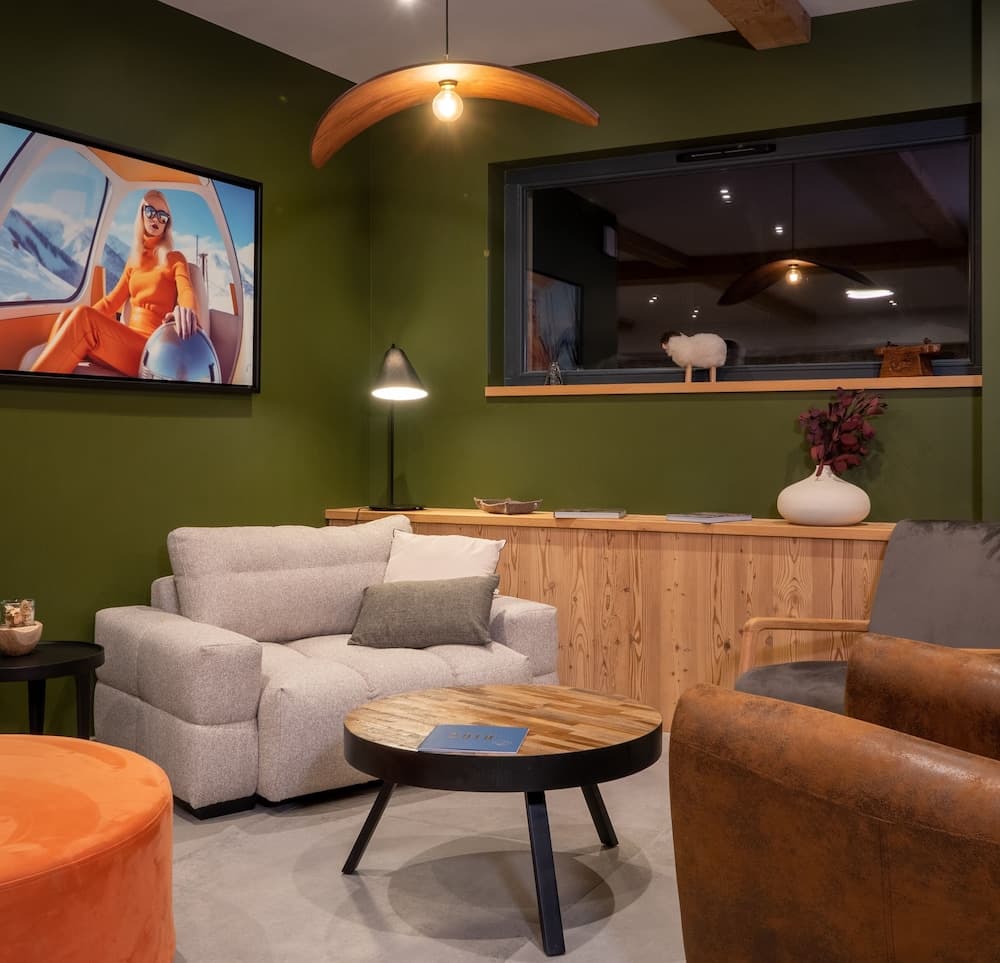 Lobby lounge