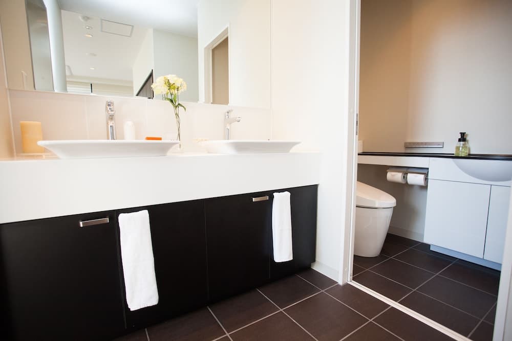Bathroom sink