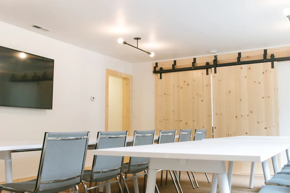 Meeting facility