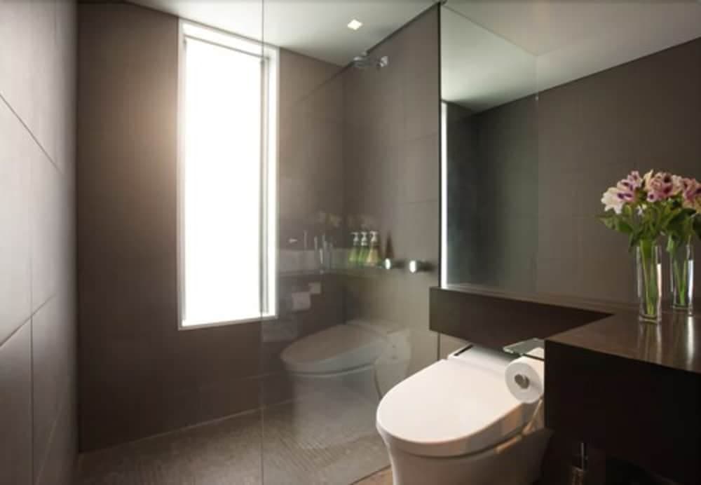 Bathroom shower