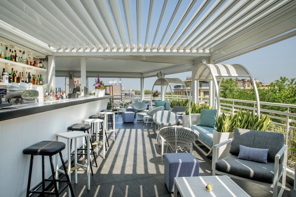 Lobby lounge