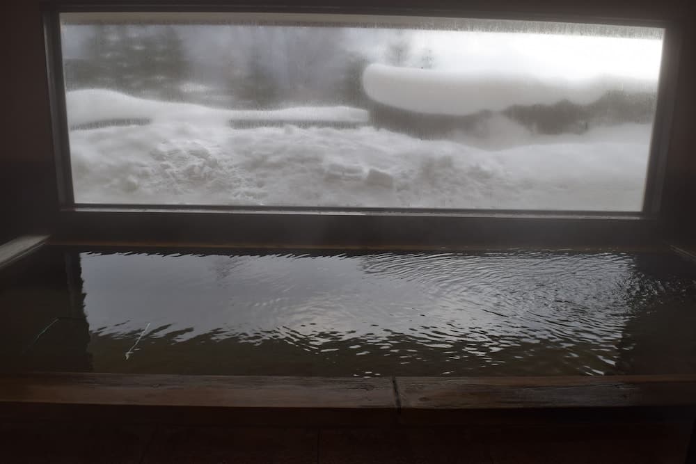 Indoor spa tub
