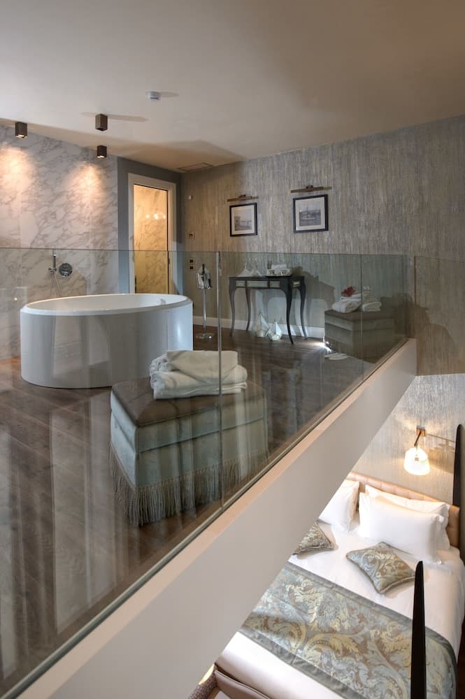 Private spa tub