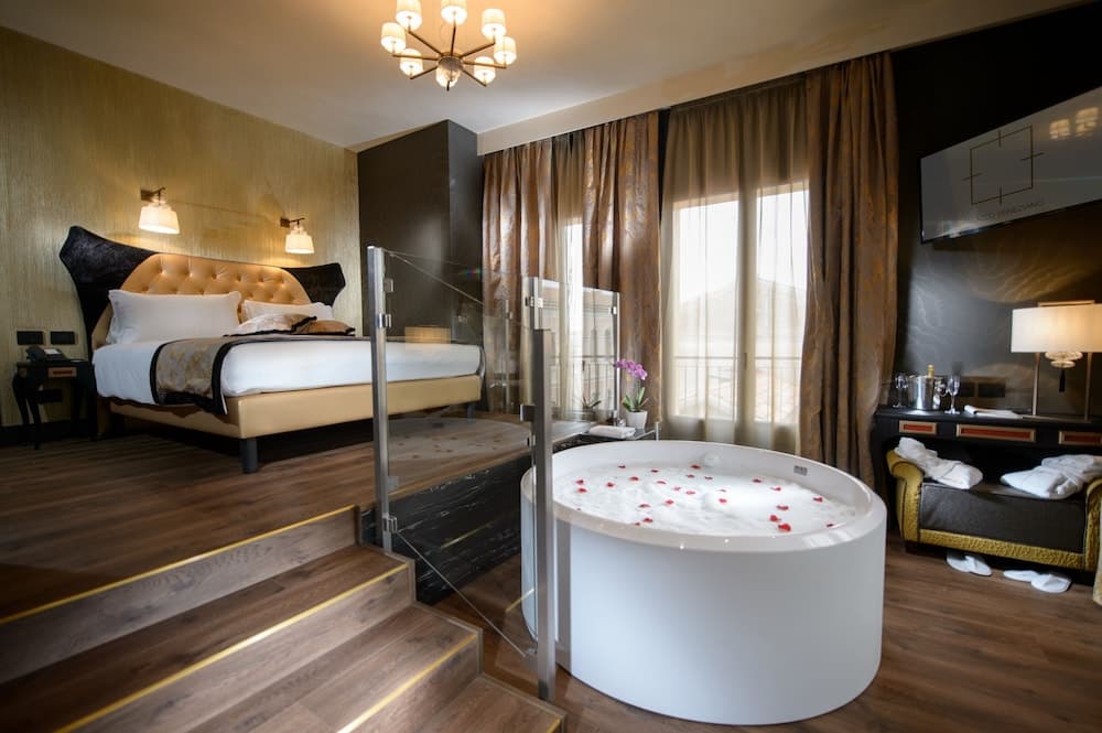 Private spa tub