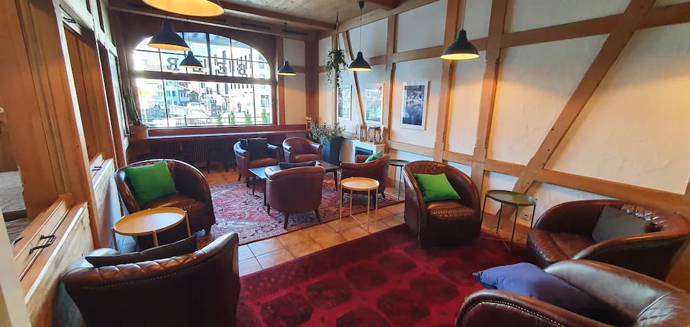 Lobby lounge