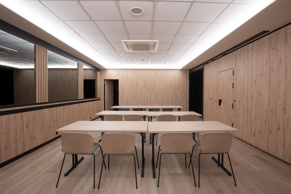 Meeting facility