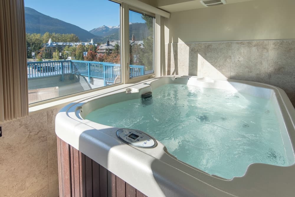 Private spa tub