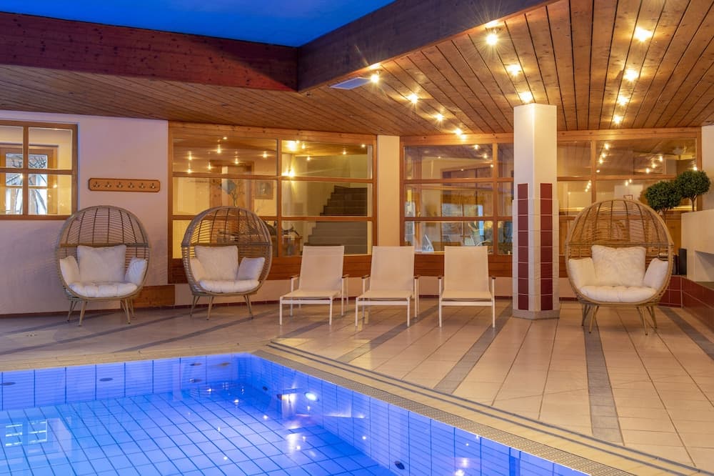 Exercise/lap pool