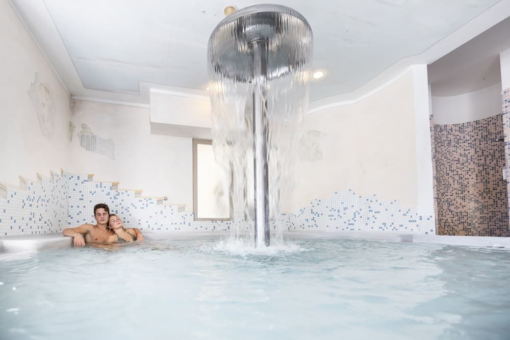 Indoor spa tub