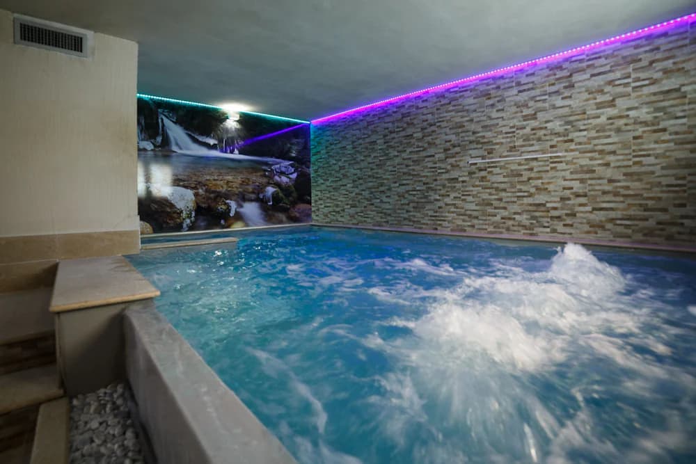 Indoor spa tub