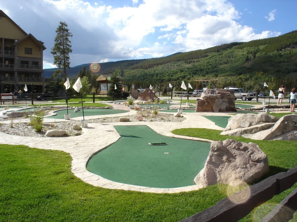 Mini-golf