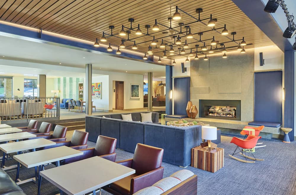 Lobby lounge