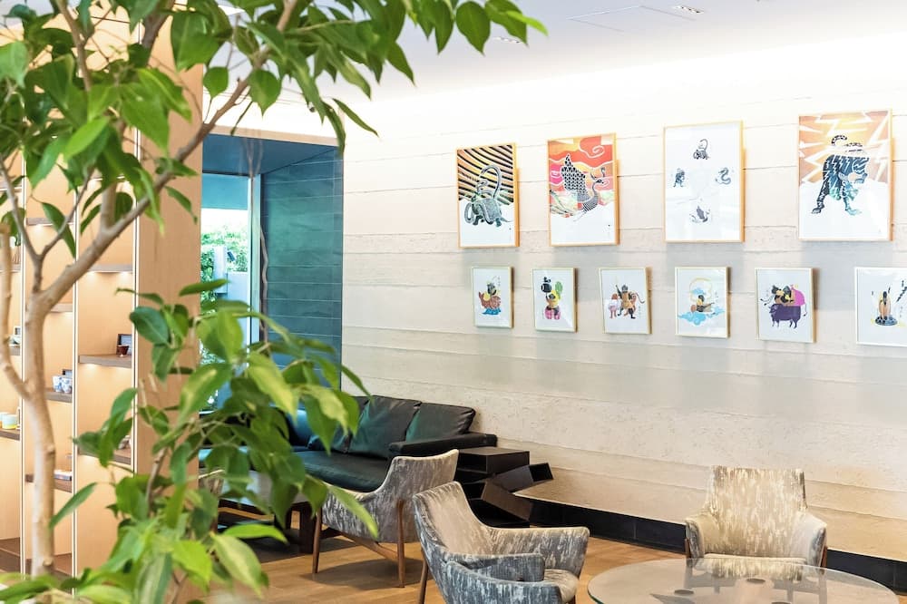 Lobby lounge