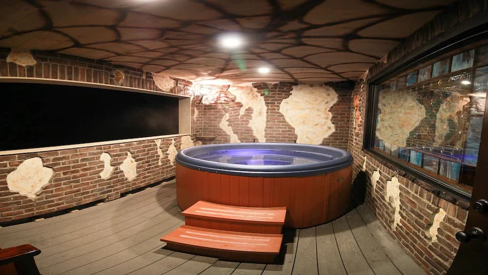 Private spa tub