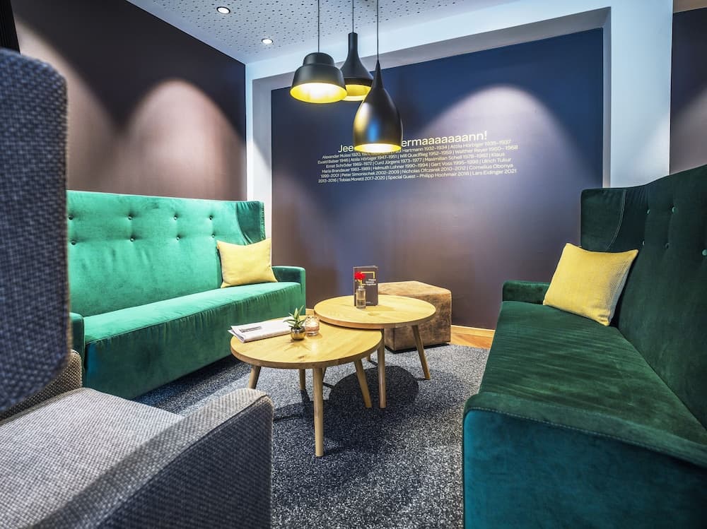 Lobby lounge