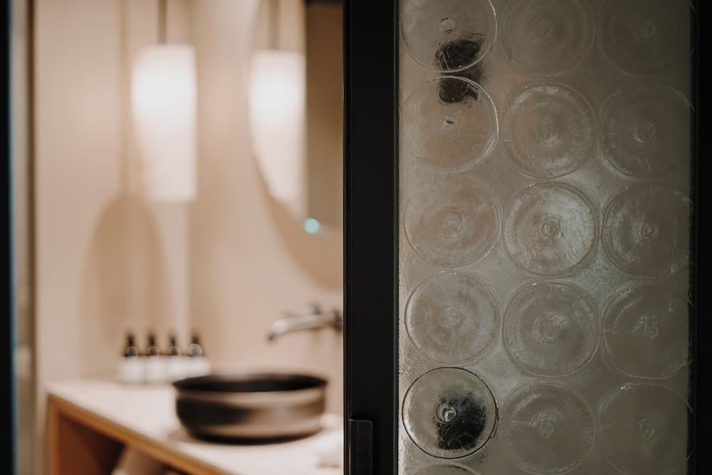 Bathroom sink