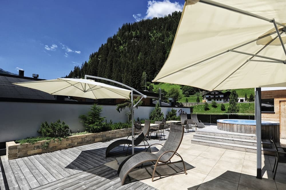 Sundeck