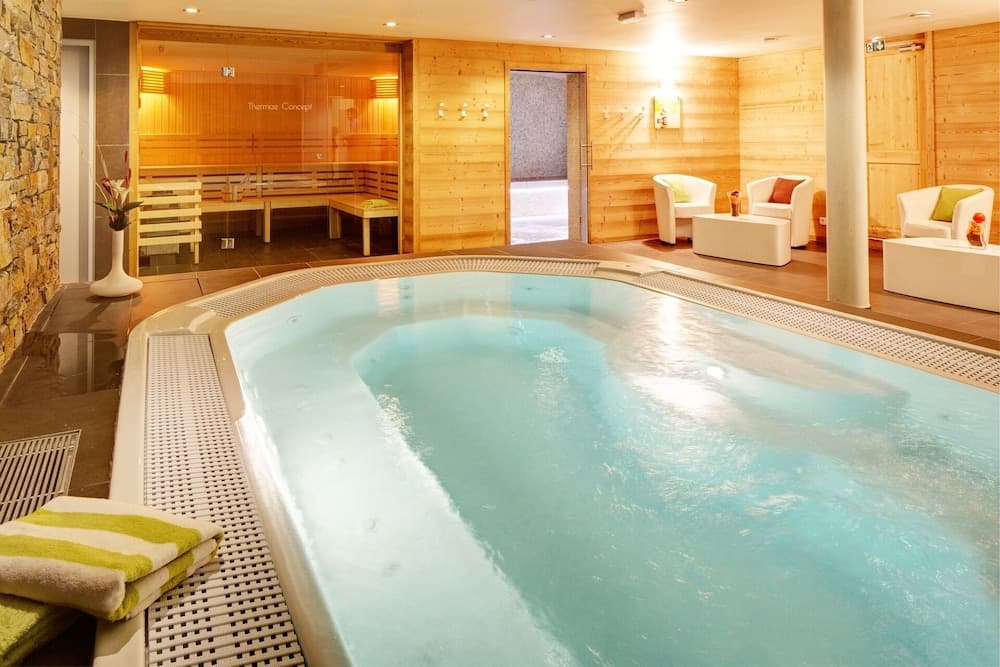 Indoor spa tub