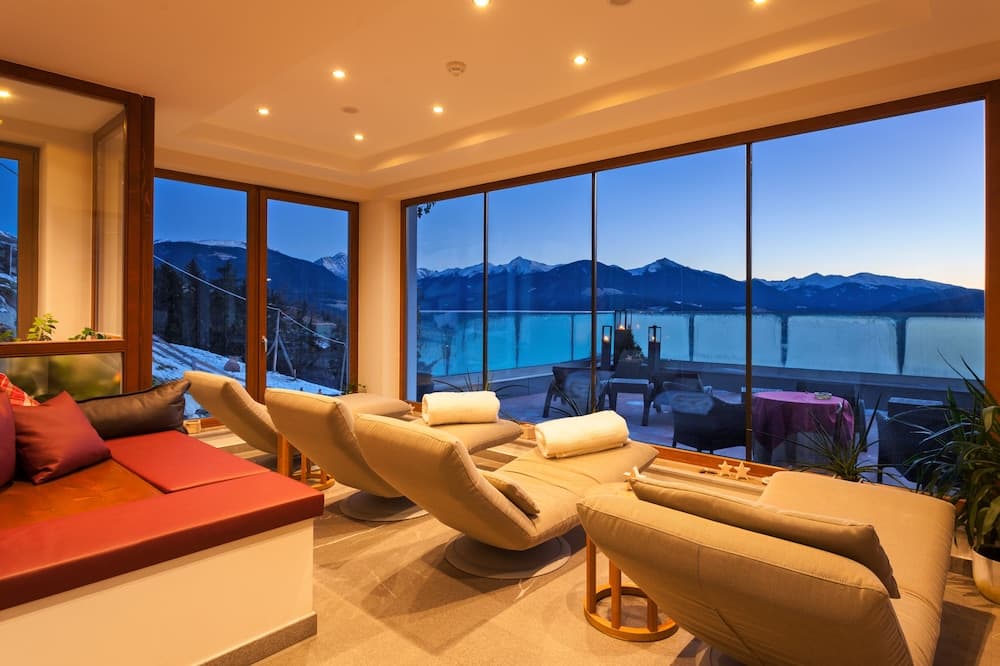 Poolside bar