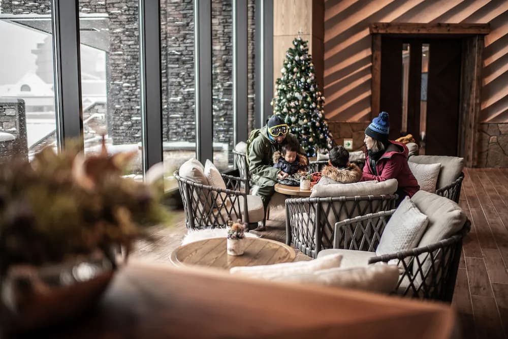 Lobby lounge