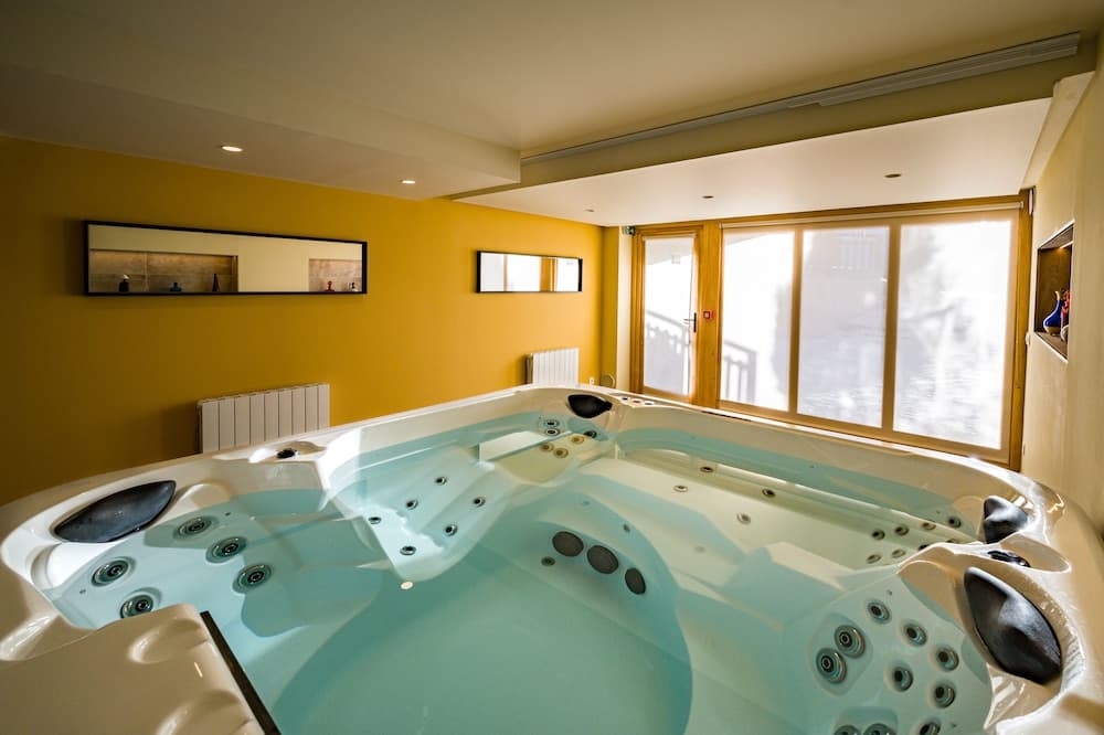 Jetted tub