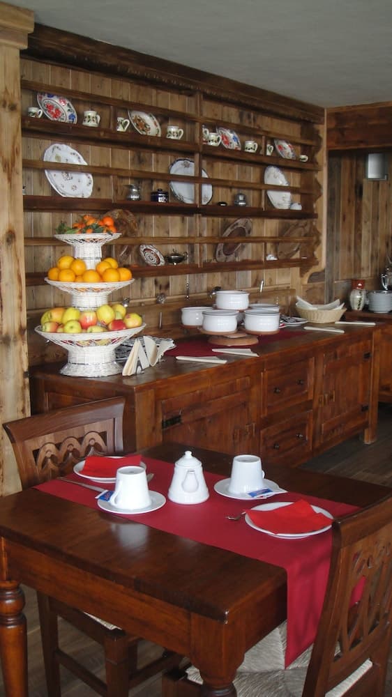 Breakfast area