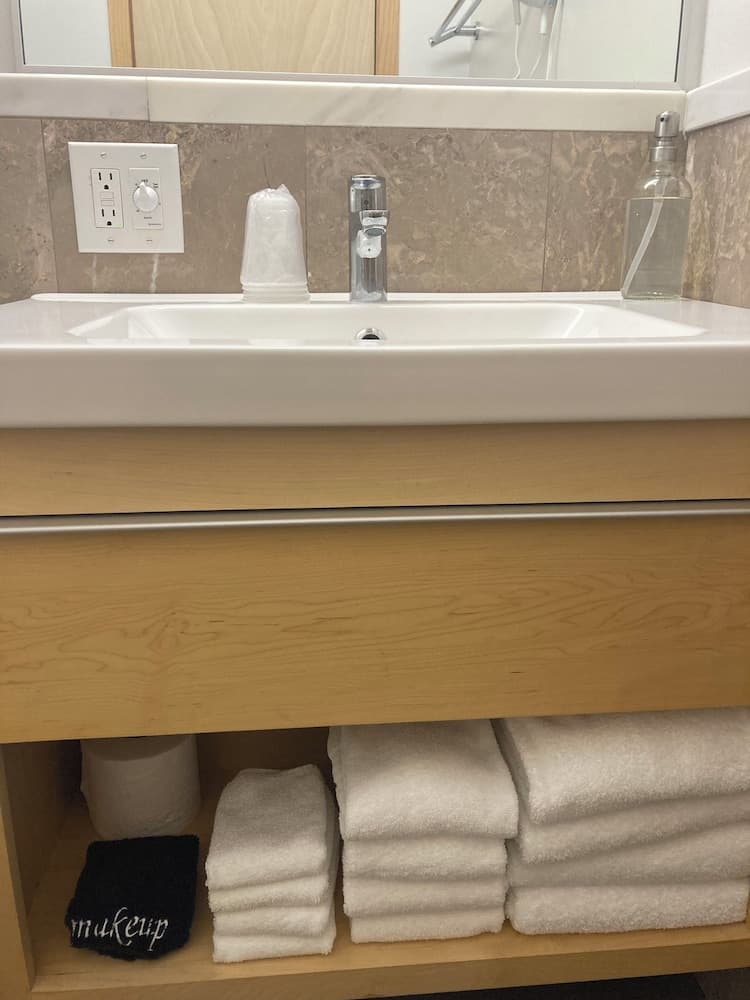 Bathroom sink