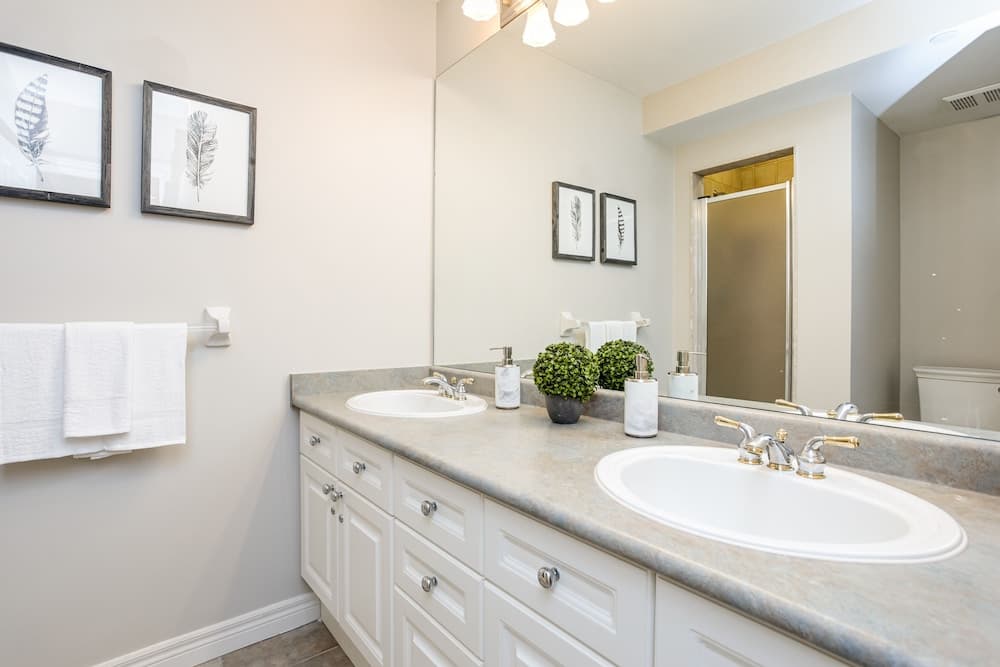 Bathroom sink