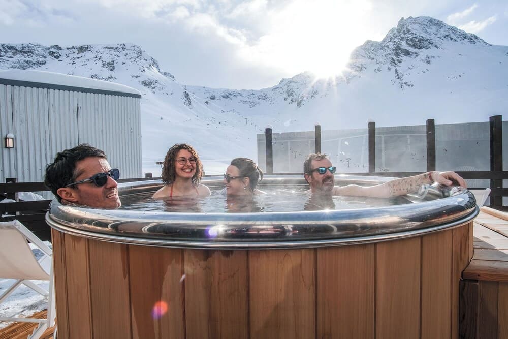 Outdoor spa tub