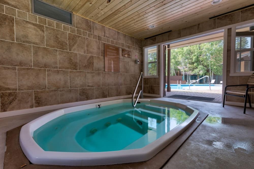 Indoor spa tub