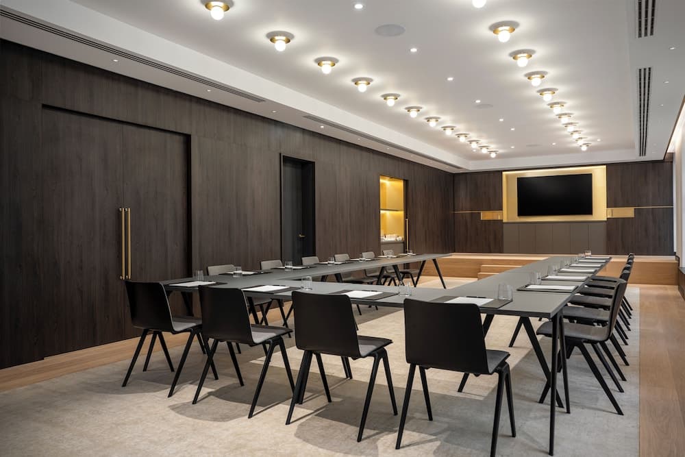 Meeting facility